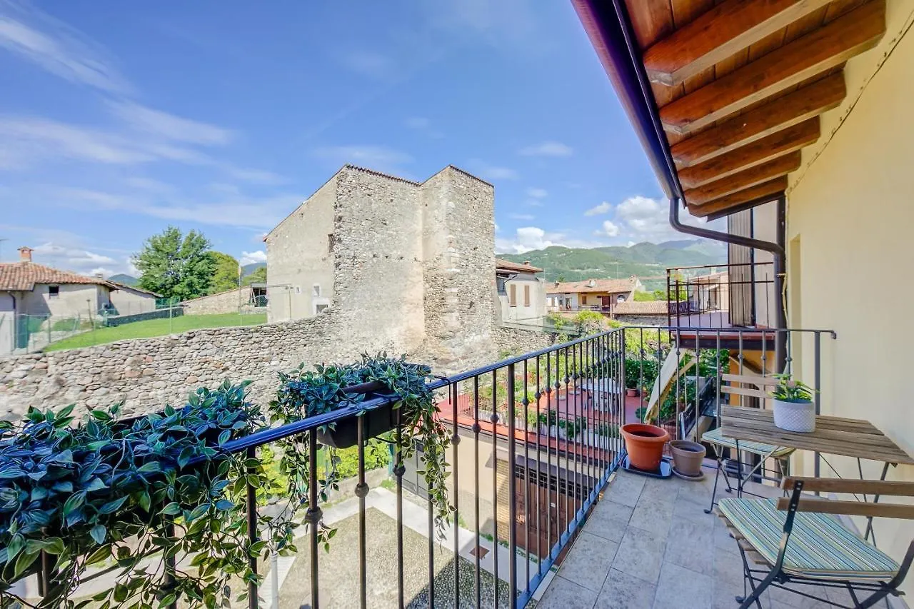 הקונטקטים של Henry-Historic Center 300M From Lake - Happy Rentals